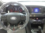 Bán Hyundai Elantra sản xuất 2018, màu trắng