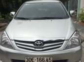 Cần bán gấp Toyota Innova năm sản xuất 2010, màu bạc giá cạnh tranh