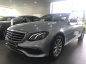 Bán xe Mercedes E200, đăng ký đầu tiên 06.2018, mới 99% chưa sử dụng, màu bạc xanh