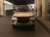 Bán Toyota Fortuner sản xuất năm 2017, màu trắng