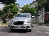 Cần bán Toyota Innova 2015, màu bạc xe gia đình, 650tr