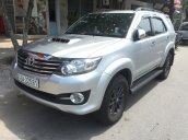 Bán xe Toyota Fortuner 2016 màu bạc, máy dầu, giá 920 triệu