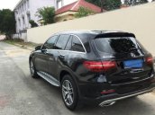 Cần bán xe Mercedes GLC 300 sản xuất năm 2016, màu đen như mới