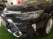 Cần bán lại xe Toyota Camry 2.0E năm 2017 giá cạnh tranh