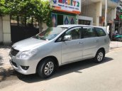 Cần bán lại xe Toyota Innova 2012, màu bạc  