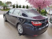 Cần bán xe Toyota Camry 2.0E sản xuất năm 2018, màu đen, giá tốt