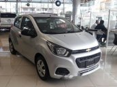 Bán xe Chevrolet Spark đời 2018, màu bạc