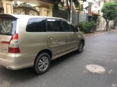 Chính chủ bán xe Toyota Innova 2.0E màu ghi vàng, sx cuối 2015, gia đình sử dụng