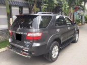 Cần bán xe Toyota Fortuner 2010 dầu số sàn màu xám chì, gia đình sử dụng