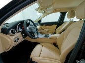 Bán xe Mercedes-benz C200 màu đen/kem beige, đăng ký 07/2018, 18 km, mới 99%, 2% truoc ba