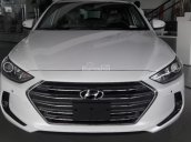 Bán Hyundai Elantra 2018, mua Elantra 1.6MT trắng, xe giao ngay, quà tặng trị giá 20 triệu đồng