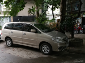 Cần bán xe Toyota Innova E đời 2014, màu kem (be)