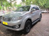 Bán xe Toyota Fortuner 2.7V đời 2016, màu bạc số tự động, 925 triệu