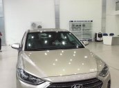 Cần bán xe Hyundai Elantra sản xuất năm 2018, màu trắng, giá 560tr