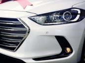 Cần bán xe Hyundai Elantra sản xuất năm 2018, màu trắng, giá 560tr