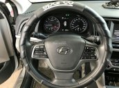 Bán Hyundai Elantra 2.0AT màu bạc, số tự động, sản xuất 2016, biển Sài Gòn, lăn bánh 22000km