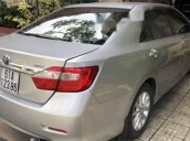 Cần bán lại xe Toyota Camry 2.0E AT đời 2013, màu bạc  