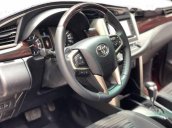 Cần bán Toyota Innova năm 2017, màu đỏ số tự động, 855 triệu