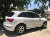 Bán gấp xe Audi Q5 màu trắng, xe nhập, năm sản xuất 2014, sơn zin toàn bộ xe 100%