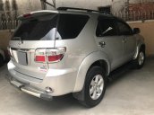 Cần bán xe Toyota Fortuner 2009 máy xăng 2 cầu, màu bạc