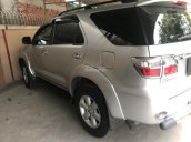 Cần bán xe Toyota Fortuner 2009 máy xăng 2 cầu, màu bạc