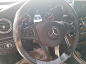 Cần bán xe Mercedes GLC250 đời 2016, màu trắng, nhập khẩu