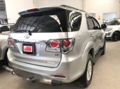 Bán ô tô Toyota Fortuner năm 2015, màu bạc, 910tr