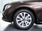 Bán Mercedes E200 2017, chạy 30km, xe mới 100%, ưu đãi tối đa