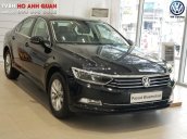 Bán Volkswagen Passat Bluemotion đen 2018, giá tốt, giao xe ngay, hỗ trợ trả góp 90%/ Hotline: 090.898.8862