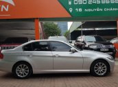 Cần bán xe BMW 3 Series 320i năm sản xuất 2010, màu bạc