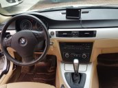 Cần bán xe BMW 3 Series 320i năm sản xuất 2010, màu bạc