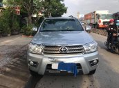 Cần bán Fortuner 2010, máy dầu, màu bạc, xe rất ít sử dụng