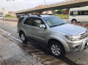 Cần bán Fortuner 2010, máy dầu, màu bạc, xe rất ít sử dụng