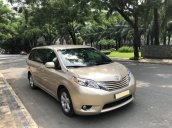 Cần bán xe Toyota Sienna LE 2011 màu vàng cát nhập Mỹ