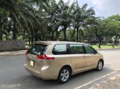 Cần bán xe Toyota Sienna LE 2011 màu vàng cát nhập Mỹ