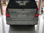 Bán ô tô Toyota Innova 2.0E đời 2013, màu bạc xe gia đình 