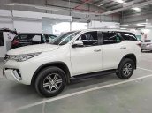 Bán xe Toyota Fortuner 2.7V 4x2 AT đời 2017, màu trắng, nhập khẩu  