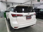 Cần bán xe Toyota Fortuner 2.7V đời 2017, màu trắng