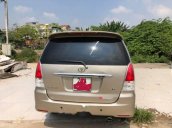 Bán xe Toyota Innova sản xuất 2011, màu vàng giá cạnh tranh