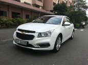 Cần bán xe Chevrolet Cruze sản xuất năm 2015, màu trắng xe gia đình