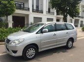 Cần bán Toyota Innova E 2013, màu bạc, giá tốt