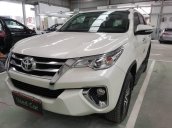 Cần bán xe Toyota Fortuner 2.7V đời 2017, màu trắng