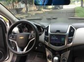 Cần bán xe Chevrolet Cruze sản xuất năm 2015, màu trắng xe gia đình