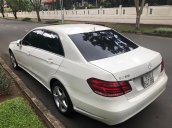 Bán Mercedes E200 năm sản xuất 2014, màu trắng số tự động