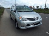 Cần bán xe Toyota Innova G sản xuất 2011, màu bạc, giá 420tr