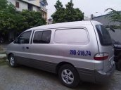 Bán Hyundai Grand Starex đời 2004, màu bạc, xe đang hoạt động ổn định