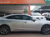 Cần bán Mazda 6 2.0 Premium sản xuất 2017, màu bạc, giá tốt