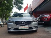 Cần bán Mazda 6 2.0 Premium sản xuất 2017, màu bạc, giá tốt