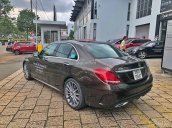 Bán xe Mercedes C300 chưa lăn bánh giá xe cũ, màu nâu 2018 chính hãng