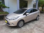 Cần bán xe Ford Fiesta đời 2013, không va chạm, máy móc êm